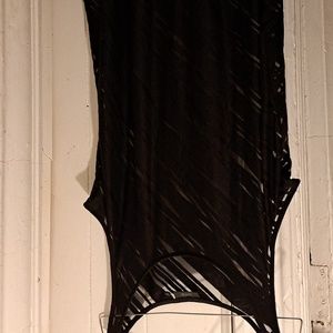 This nice lace blous is perfect for those hot days.